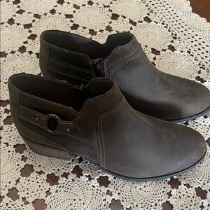 Clarks Women’s Brown Ankle Booties Size 10